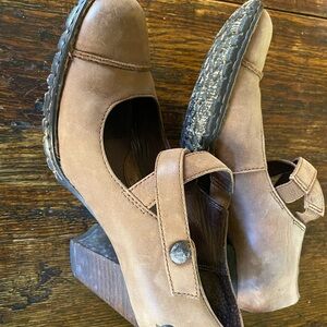 Born Varrow cap toe leather Maryjane slip-on heeled shoes sz 7/38